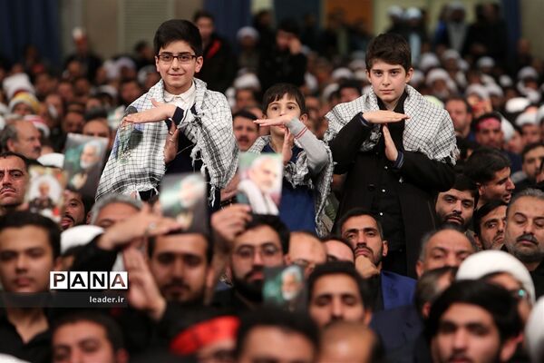 دیدار هزاران نفر از مردم قم با رهبر انقلاب