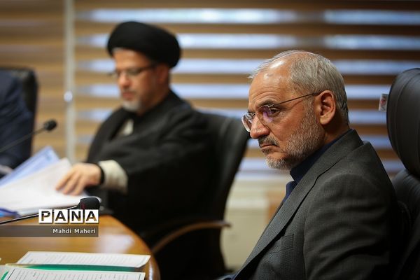نشست وزیر آموزش و پرورش با هیات امنای مرکز استعدادهای درخشان و دانش پژوهان جوان