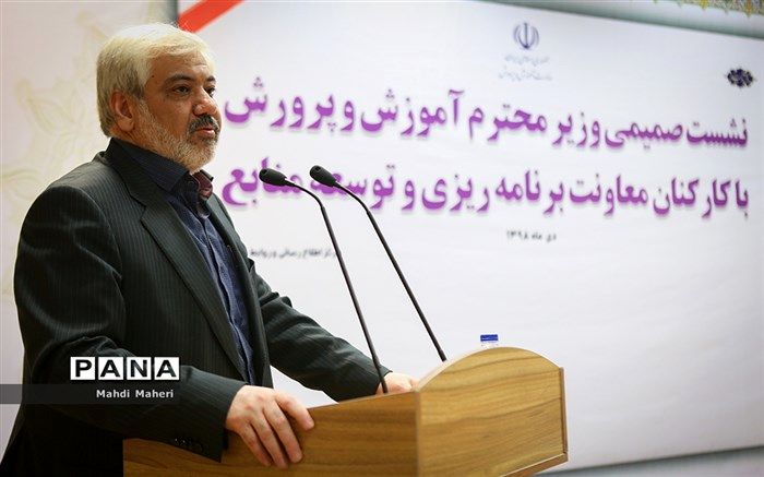 اللهیارترکمن تاکید کرد: لزوم ارتقای جایگاه آموزش و پرورش در برنامه هفتم توسعه