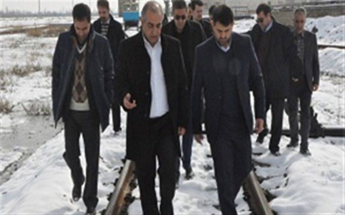 بازدیدمعاون هماهنگی امور عمرانی استاندار آذربایجان غربی از ایستگاه راه آهن ارومیه