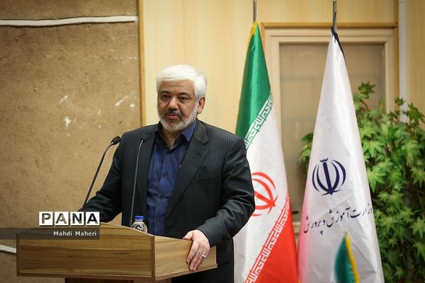 نشست صمیمی وزیرآموزش و پرورش با کارکنان معاونت برنامه ریزی و توسعه منابع آموزش و پروش