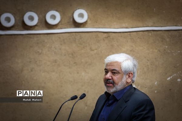 نشست صمیمی وزیرآموزش و پرورش با کارکنان معاونت برنامه ریزی و توسعه منابع آموزش و پروش