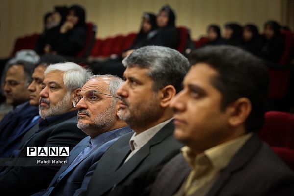 نشست صمیمی وزیرآموزش و پرورش با کارکنان معاونت برنامه ریزی و توسعه منابع آموزش و پروش