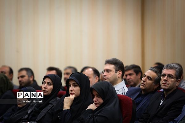 نشست صمیمی وزیرآموزش و پرورش با کارکنان معاونت برنامه ریزی و توسعه منابع آموزش و پروش