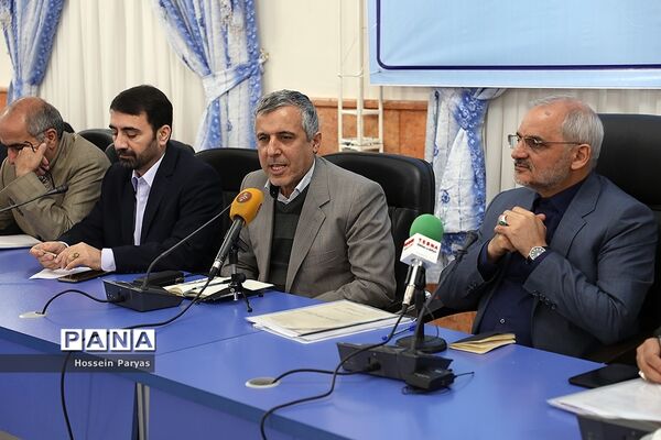 نشست صمیمی وزیر آموزش و پرورش با نمایندگان اولیای دانش‌آموزان کشور