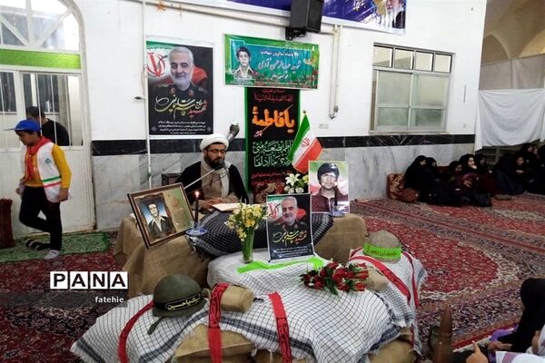 گرامیداشت یاد شهدا توسط دانش آموزان مدارس شاهد ابرکوه