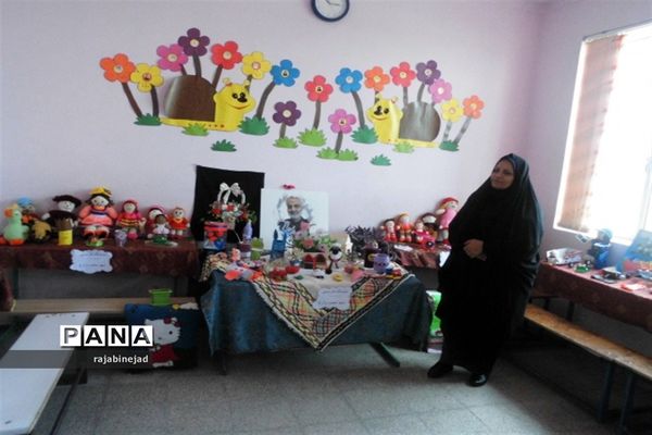 نمایشگاه دست‌ساز دانش‌آموزان شهید محمود زارع ابرکوه