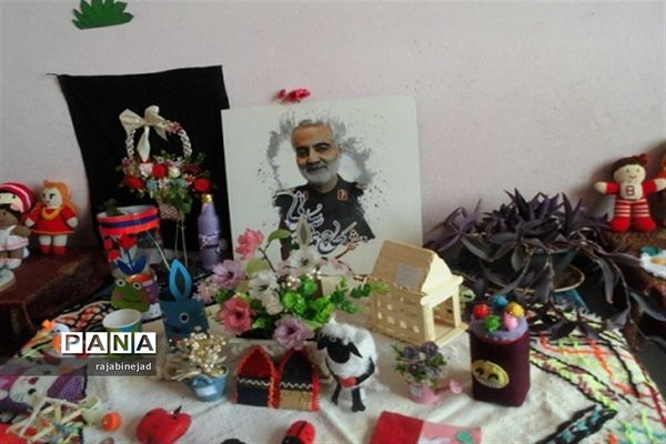 نمایشگاه دست‌ساز دانش‌آموزان شهید محمود زارع ابرکوه