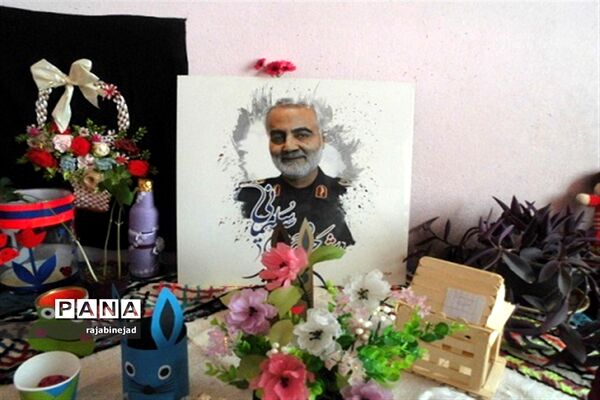 نمایشگاه دست‌ساز دانش‌آموزان شهید محمود زارع ابرکوه