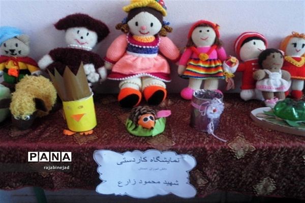 نمایشگاه دست‌ساز دانش‌آموزان شهید محمود زارع ابرکوه
