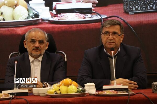 نشست مشترک وزیر آموزش و پرورش با جمعی از خیرین مدرسه ساز استان خراسان رضوی