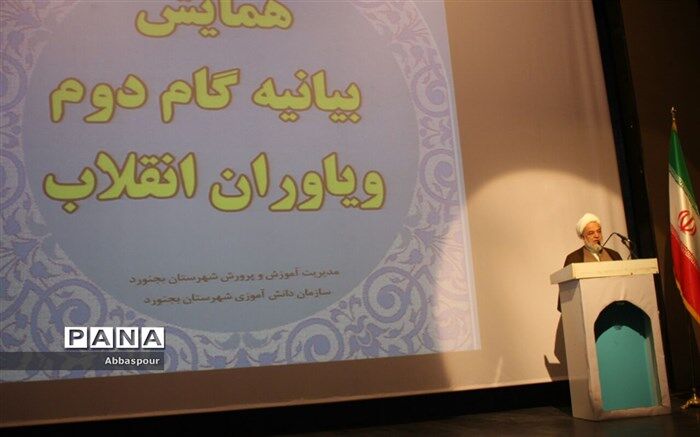 پیوند زدن نسل امروزبه نسل گذشته از رسالت مهم مربیان است