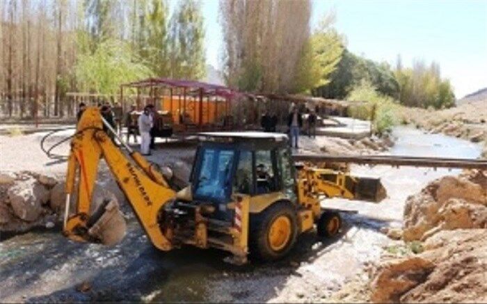 برخوردجدی و قانونی با هرگونه تخلف و سوء استفاده ازمنابع سطحی و زیرزمینی دراراضی حریم و بستررودخانه کن