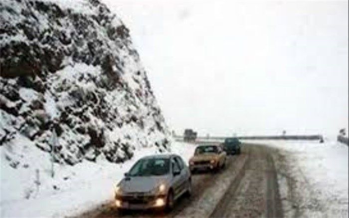 بارش برف و لغزندگی در  محور‌های مواصلاتی البرز