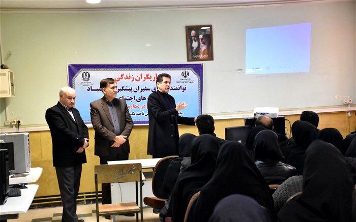 نقش موثر و حیاتی معلمان به عنوان سفیران پیشگیری از آسیب‌های اجتماعی