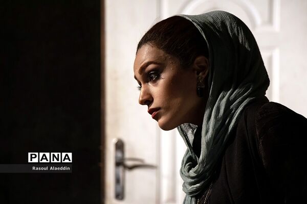 اجرای نمایش ازبیرون درسالن کوچک تالار محراب تهران