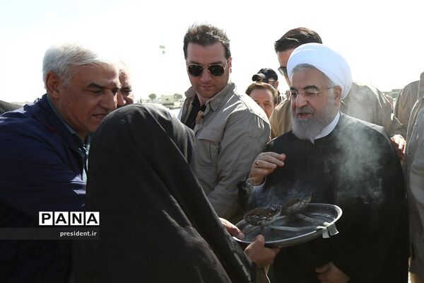 بازدید حسن روحانی از مناطق سیل زده استان سیستان و بلوچستان