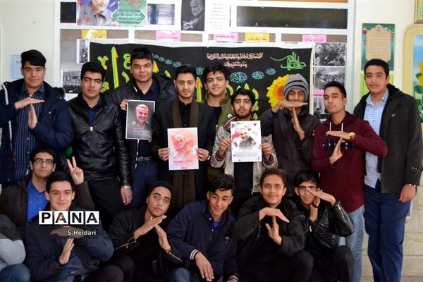 مراسم بزرگداشت سپهبد حاج قاسم سلیمانی و همرزمان شهیدش در دبیرستان پسرانه دوره دوم مومنین