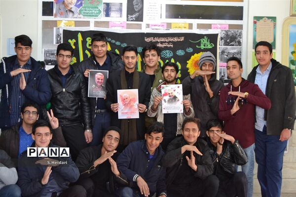 مراسم بزرگداشت سپهبد حاج قاسم سلیمانی و همرزمان شهیدش در دبیرستان پسرانه دوره دوم مومنین
