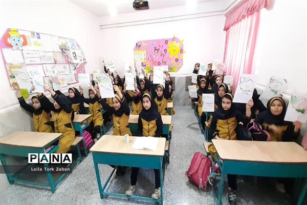 مراسم یادبود سردار سلیمانی در مدرسه شاهد ٢ ملایر