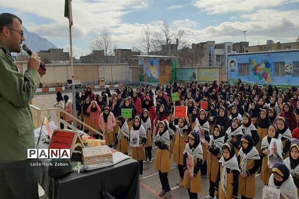 مراسم یادبود سردار سلیمانی در مدرسه شاهد ٢ ملایر