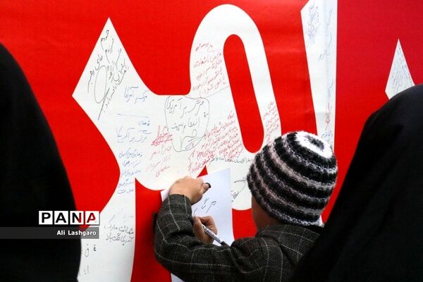 فریاد « مرگ بر استکبار » مردم سمنان در تایید انتقام سخت