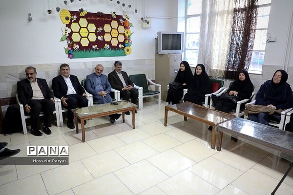 بازدید سرزده وزیر آموزش و پرورش از دبستان پسرانه چنگیزپور در منطقه 16 تهران