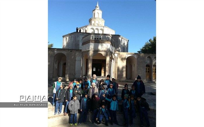 توریست های دانش آموز به بازدید ارگ کلاه فرنگی رفتند
