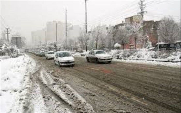 بارش برف در محورهای ارتباطی استان البرز ادامه دارد