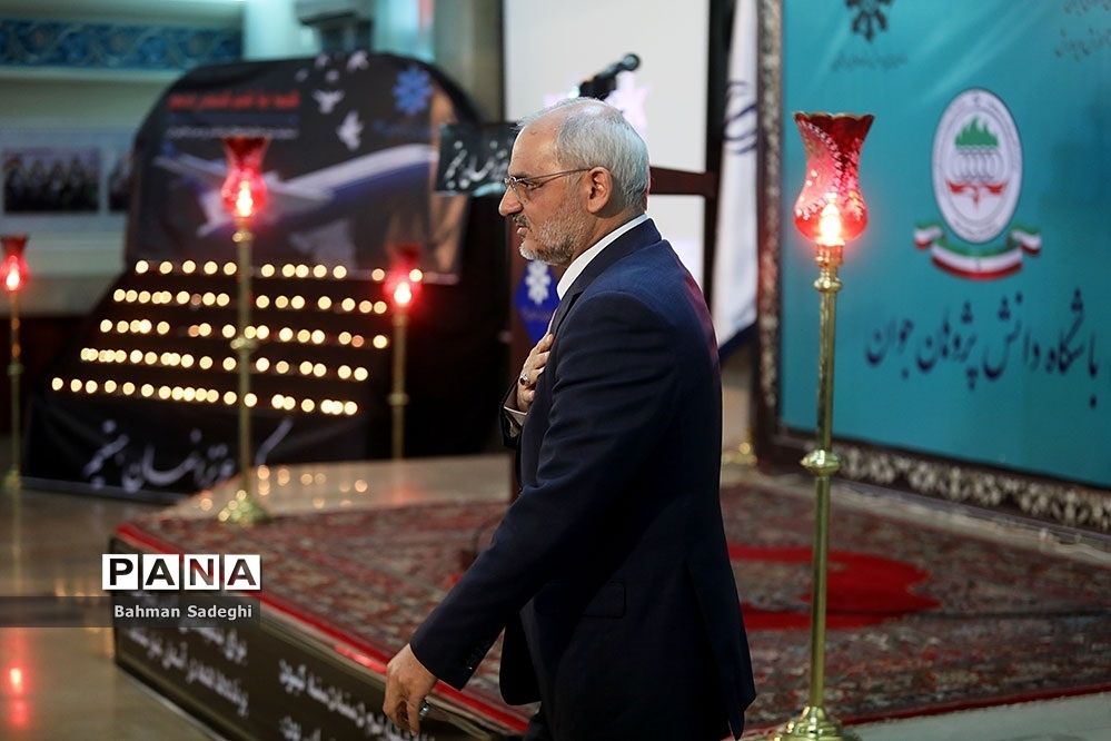 مراسم یادبود دانش‌ پژوهان المپیادی درسقوط هواپیمای اوکراینی