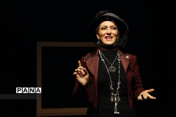 اجرای نمایش «خرس»