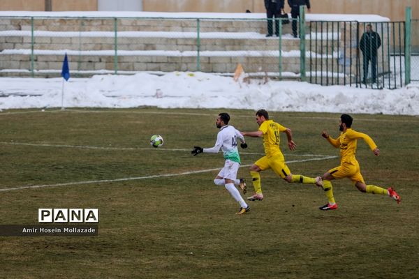 دیدار تیم های فوتبال نود ارومیه و آلومینیوم اراک