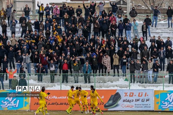 دیدار تیم های فوتبال نود ارومیه و آلومینیوم اراک