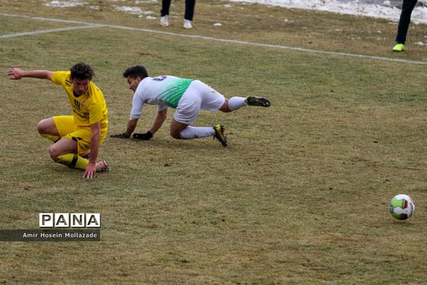 دیدار تیم های فوتبال نود ارومیه و آلومینیوم اراک