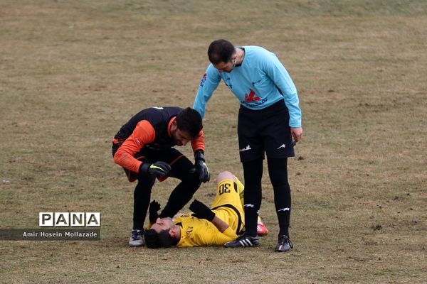 دیدار تیم های فوتبال نود ارومیه و آلومینیوم اراک