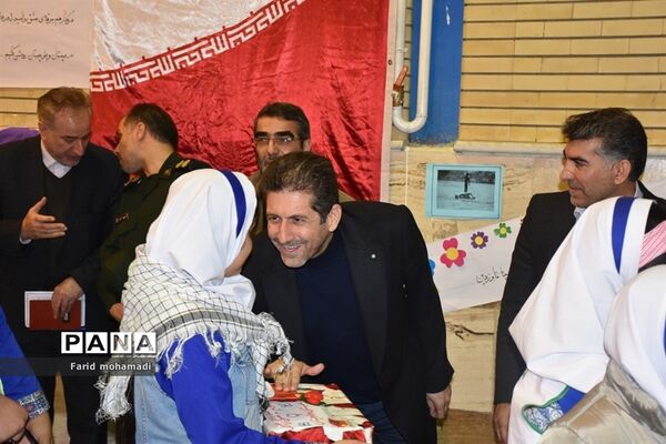 آیین سیل مهربانی همکلاسی ها در کرمانشاه