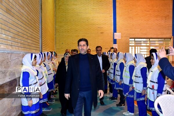 آیین سیل مهربانی همکلاسی ها در کرمانشاه
