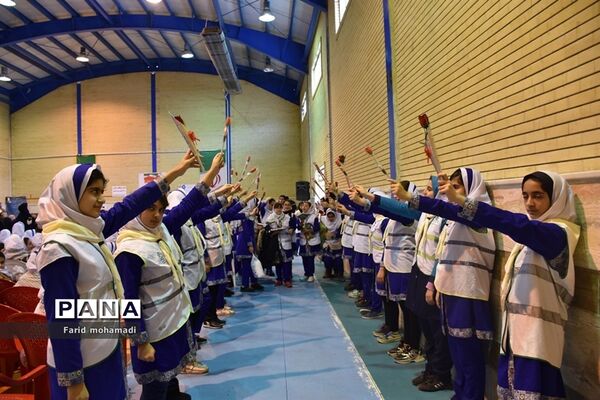 آیین سیل مهربانی همکلاسی ها در کرمانشاه