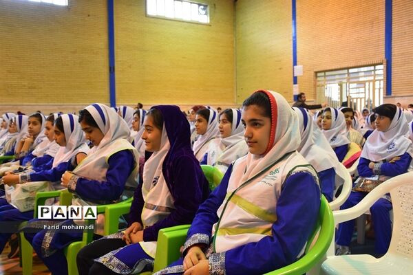 آیین سیل مهربانی همکلاسی ها در کرمانشاه