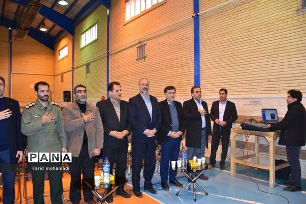 آیین سیل مهربانی همکلاسی ها در کرمانشاه