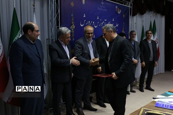 هفتمین جلسه شورای آموزش و پرورش سال ۹۸  استان آذربایجان شرقی در باشگاه فرهنگیان