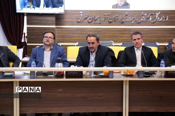هفتمین جلسه شورای آموزش و پرورش سال ۹۸  استان آذربایجان شرقی در باشگاه فرهنگیان