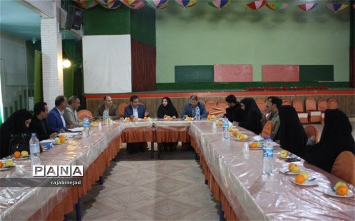 بازدید تیم آموزش ابتدائی استان از دبستان های ابرکوه