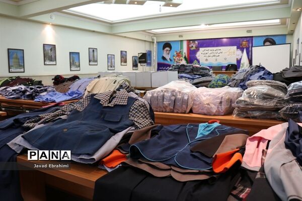 هدایای تولید کنندگان لباس فرم دانش آموزی خراسان رضوی  به هموطنان سیل زده سیستان و بلوچستان