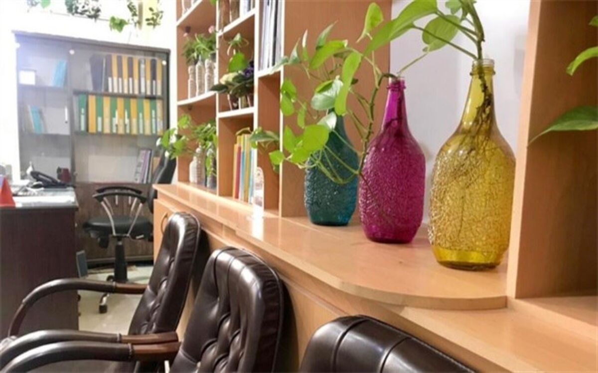 وجود گل و گیاه در فضای اداری موجب نشاط درونی می شود