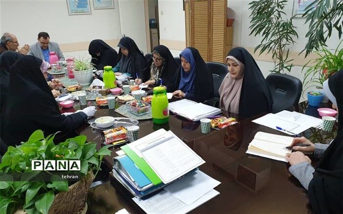 برگزاری جلسات مدیران سرگروه قطب های مدارس منطقه 11