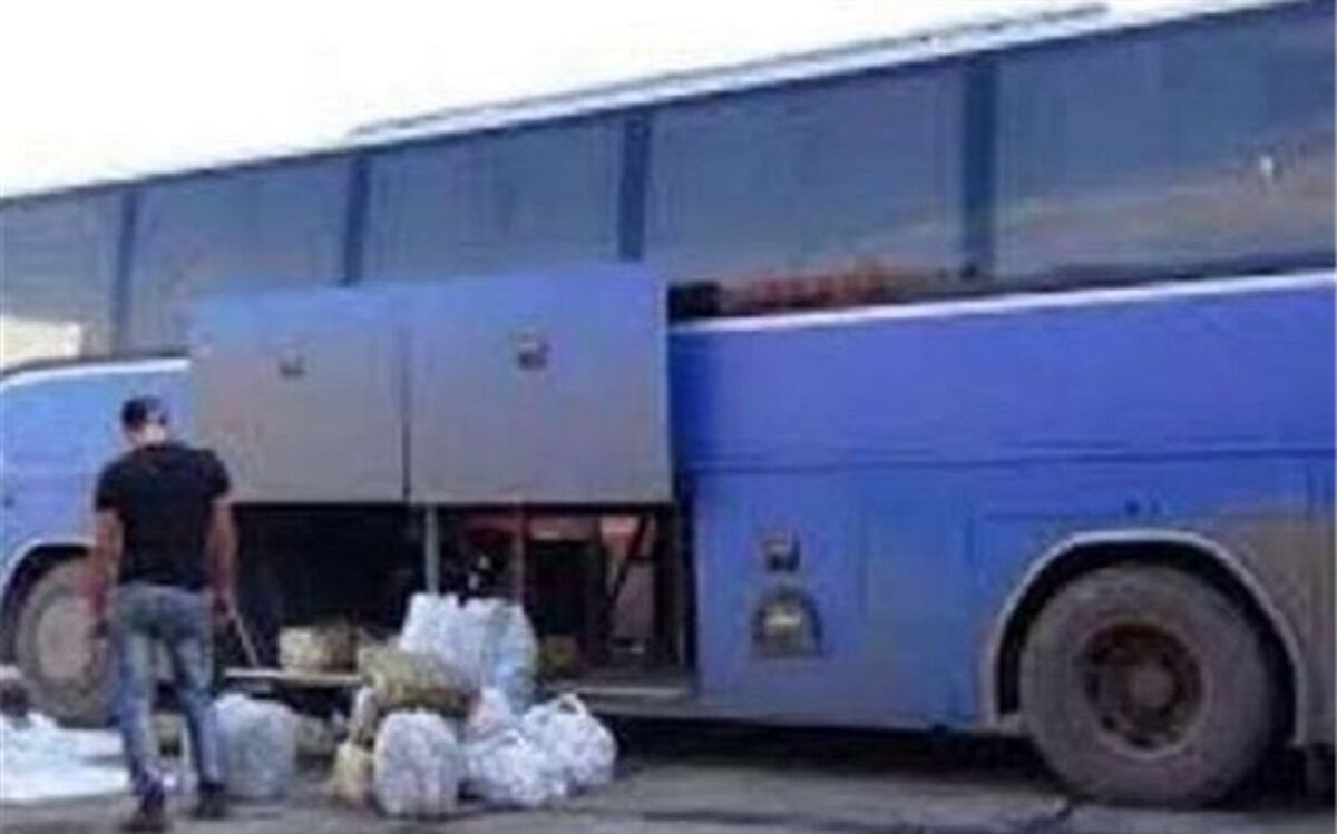 توقیف اتوبوس حامل ۷۰۰ میلیون ریال کالای قاچاق در ماکو