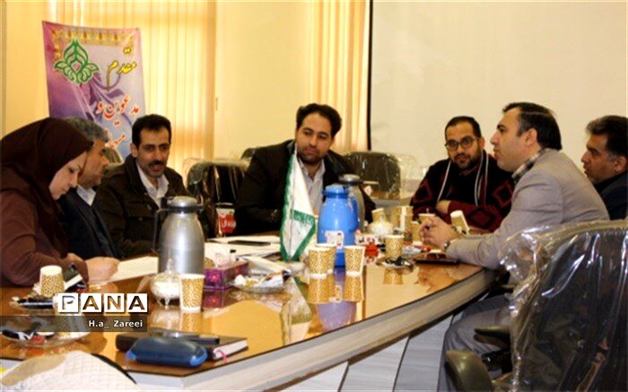 نشست هم اندیشی مسئولین سازمان های دانش آموزی نواحی شش گانه