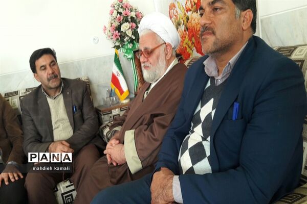 دیدار دانش آموزان با امام جمعه اشکذر