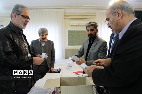 دهمین دوره انتخابات مجلس و شورای دانش آموزی استان همدان